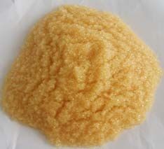 软化树脂是专用于软化硬水的一种专用树脂，通过离子交换技术，使水的硬度小于50 mg/L(CaCO3)。离子交换是一种特殊的动态吸附过程，一般是由不溶于水的离子交换剂在电解质溶液中进行，这种离子交换剂即为离子交换树脂。